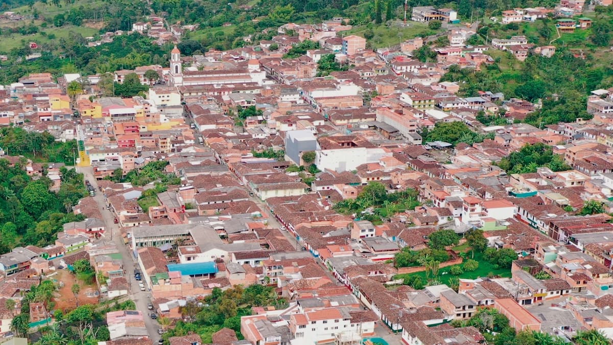 En Támesis, robaron tres vehículos a un contratista de la gobernación y asesinaron a una persona