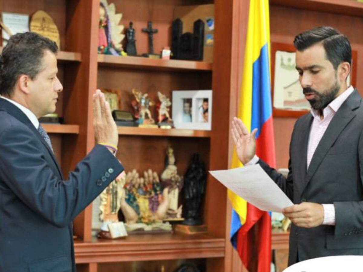 Vuelven a nombrar al funcionario cuestionado por engavetar logo de Petro