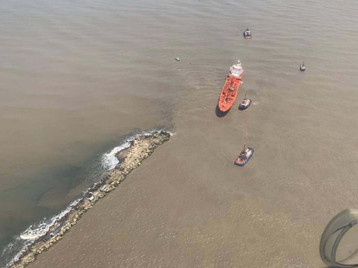 Sin afectaciones, remolcan buque en el puerto de Barranquilla