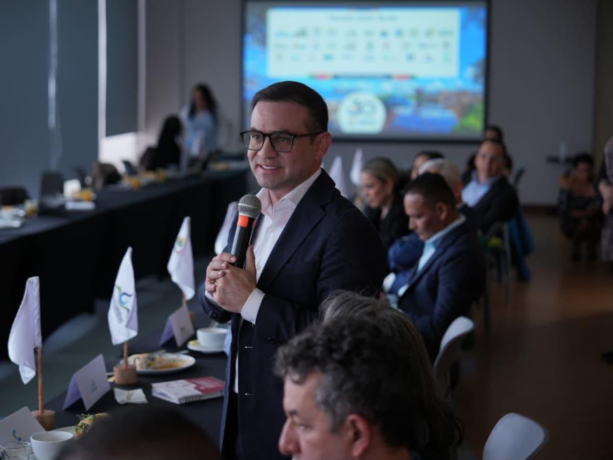 Encuentro del ministro designado de Medio Ambiente y autoridades ambientales de la región