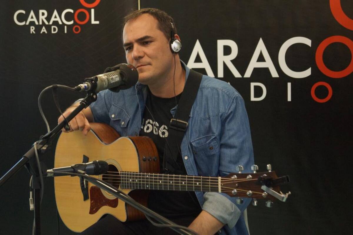 El cantante español despertó emoción con la interpretación de sus melodías