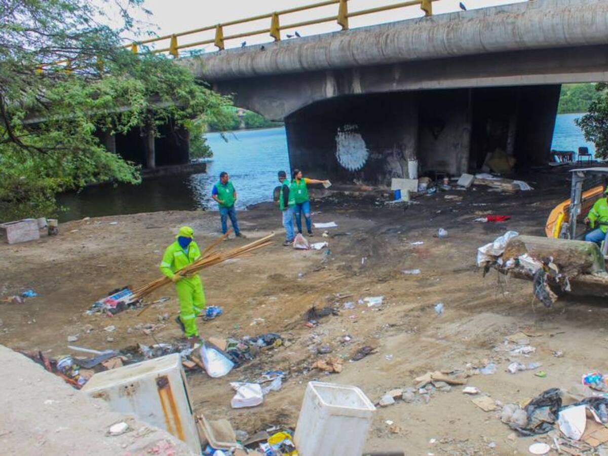 Iniciaron trabajos de limpieza en la parte baja del puente Heredia