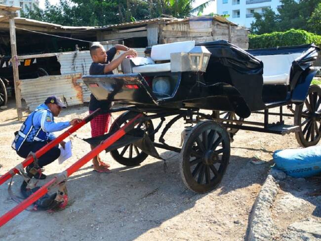 En Cartagena realizan técnico mecánica a coches turísticos