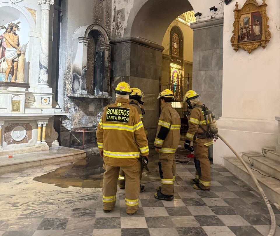Incendio en la Catedral Basílica de Santa Marta fue controlado/ Alcaldía de Santa Marta