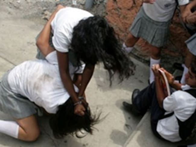 Estudiantes de un colegio de Armenia publican en Internet videos de sus peleas