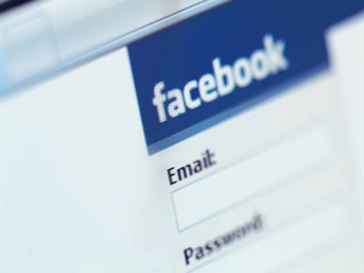 Tener muchas jovencitas como 'amigas' en Facebook podría sacarlo de la red social