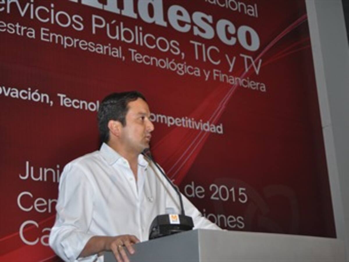 Ministro de TICs descarta que antenas de telecomunicación afecten la salud