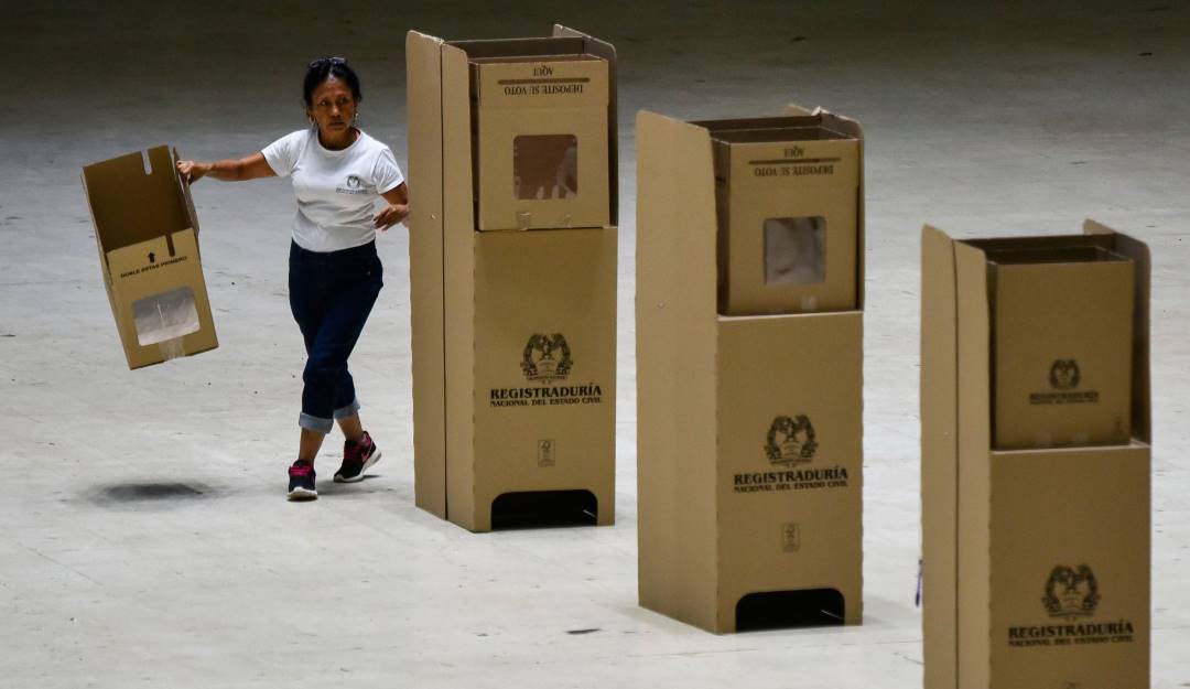 Instalación de mesas de votación en Colombia.               Foto: Getty