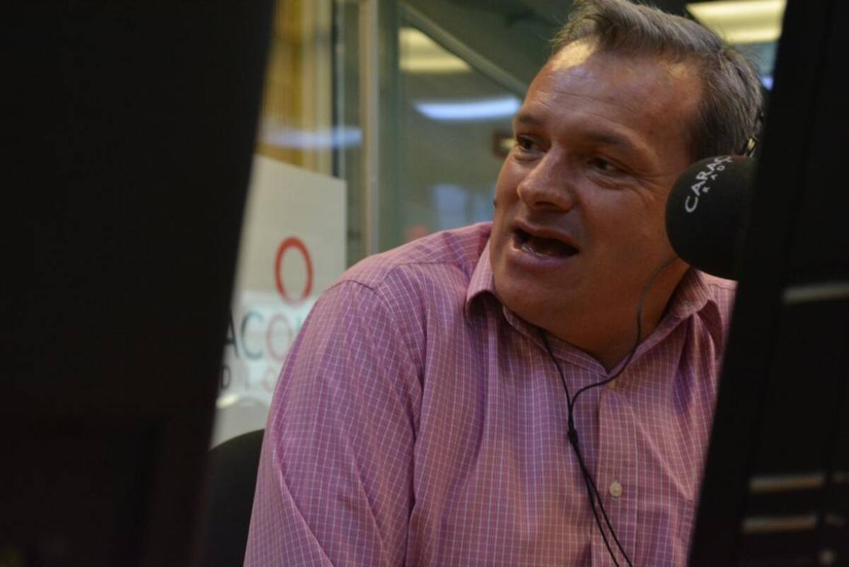 El ídolo de la radio se despide de La Luciérnaga pero continúa con sus comentarios deportivos en El Pulso del Fútbol. #GraciasPelaez
