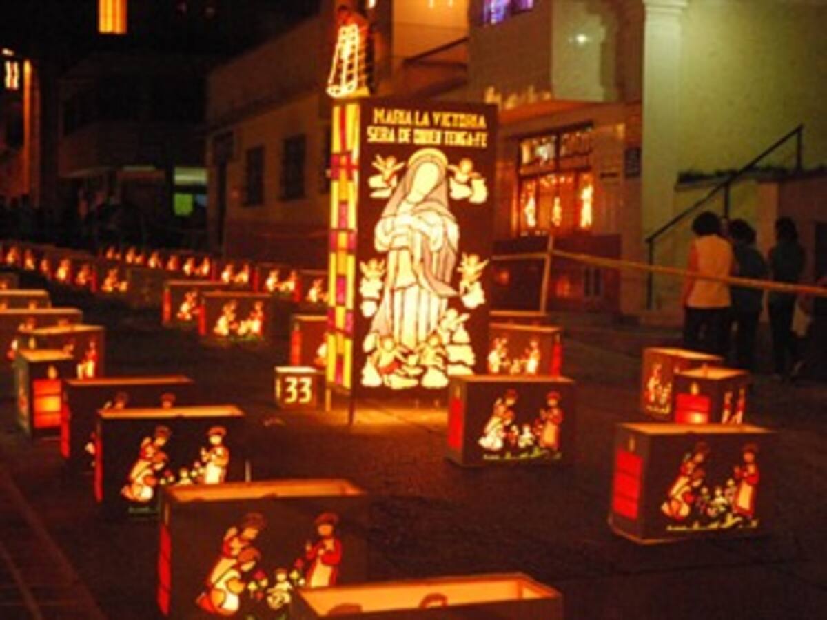 15.000 faroles adornan el Festival de Velas y Faroles en Quimbaya, Quindío