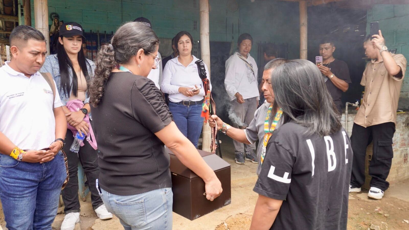 Momento en el que se entregaban los cuerpos a sus familias