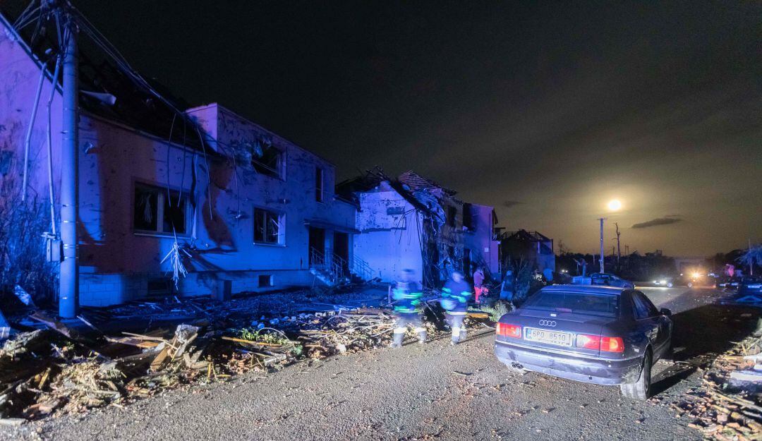 Los rescatistas han indicado que hay víctimas mortales, pero desconocen el número exacto por la gravedad de los daños.