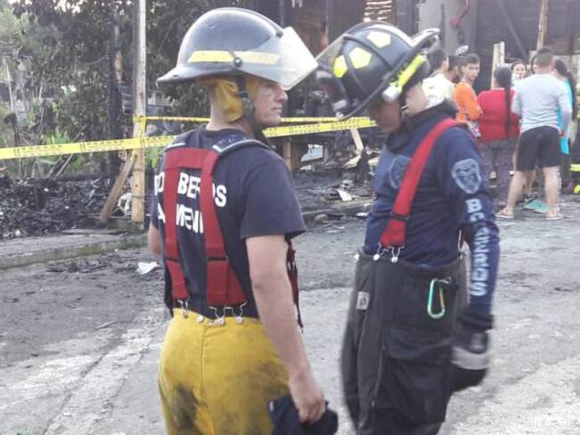 Incendio consumió cuatro viviendas, bomberos denuncian falta de personal