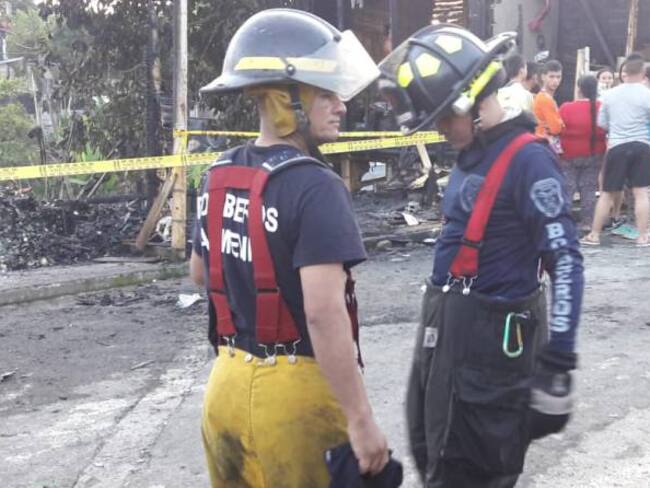 Incendio consumió cuatro viviendas, bomberos denuncian falta de personal