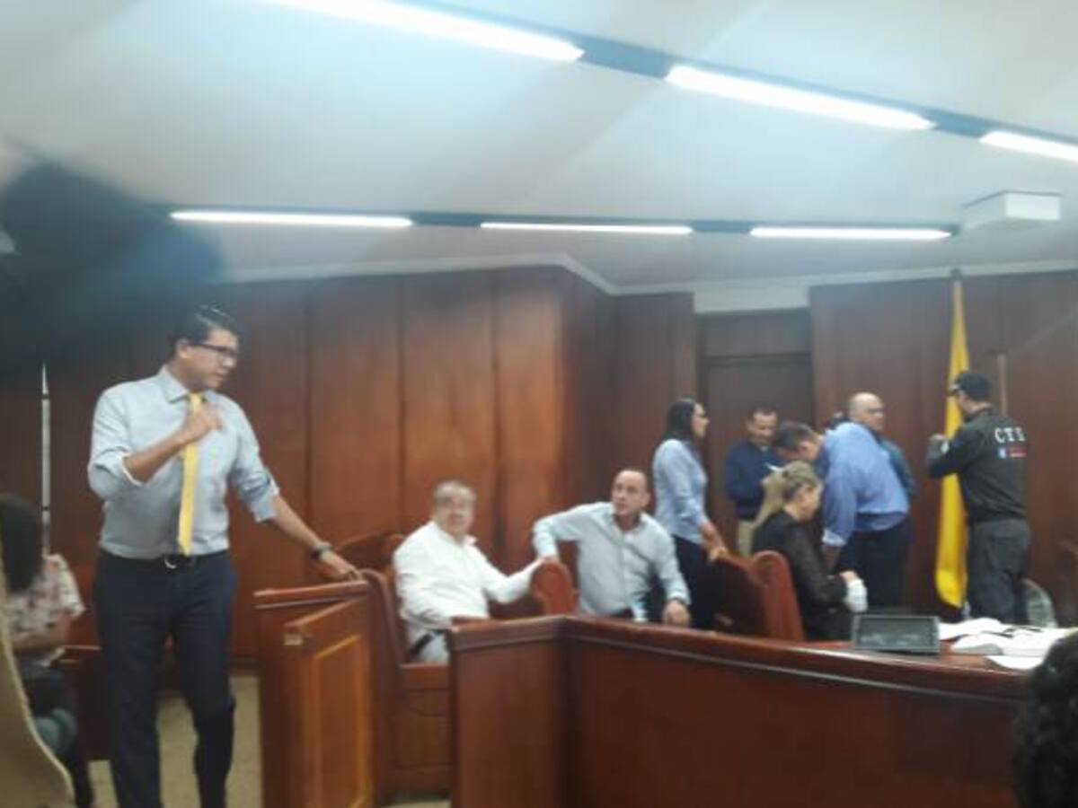 Emilio Valencia no tiene nada que ver en investigación: abogado