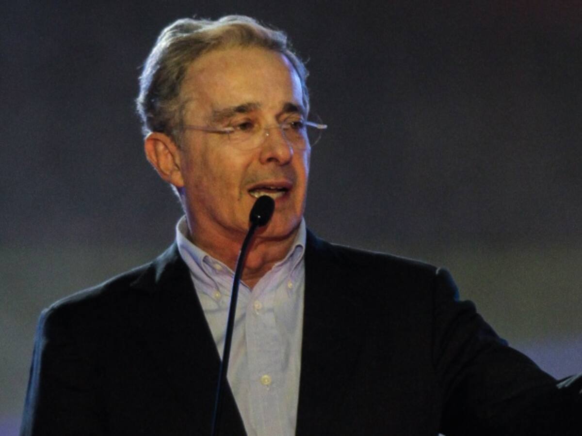 Gobierno concede a Farc impunidad: Uribe