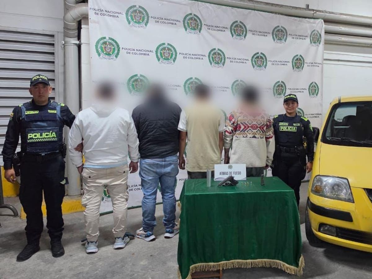 Capturan a cuatro hombres en el centro de Bogotá: se movilizaban en un taxi con arma de fuego