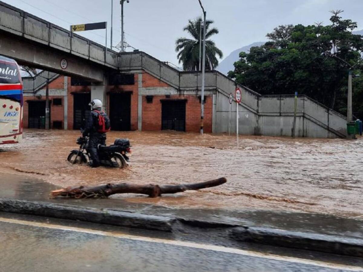 128 descargas eléctricas cayeron sobre Medellín durante fuerte aguacero