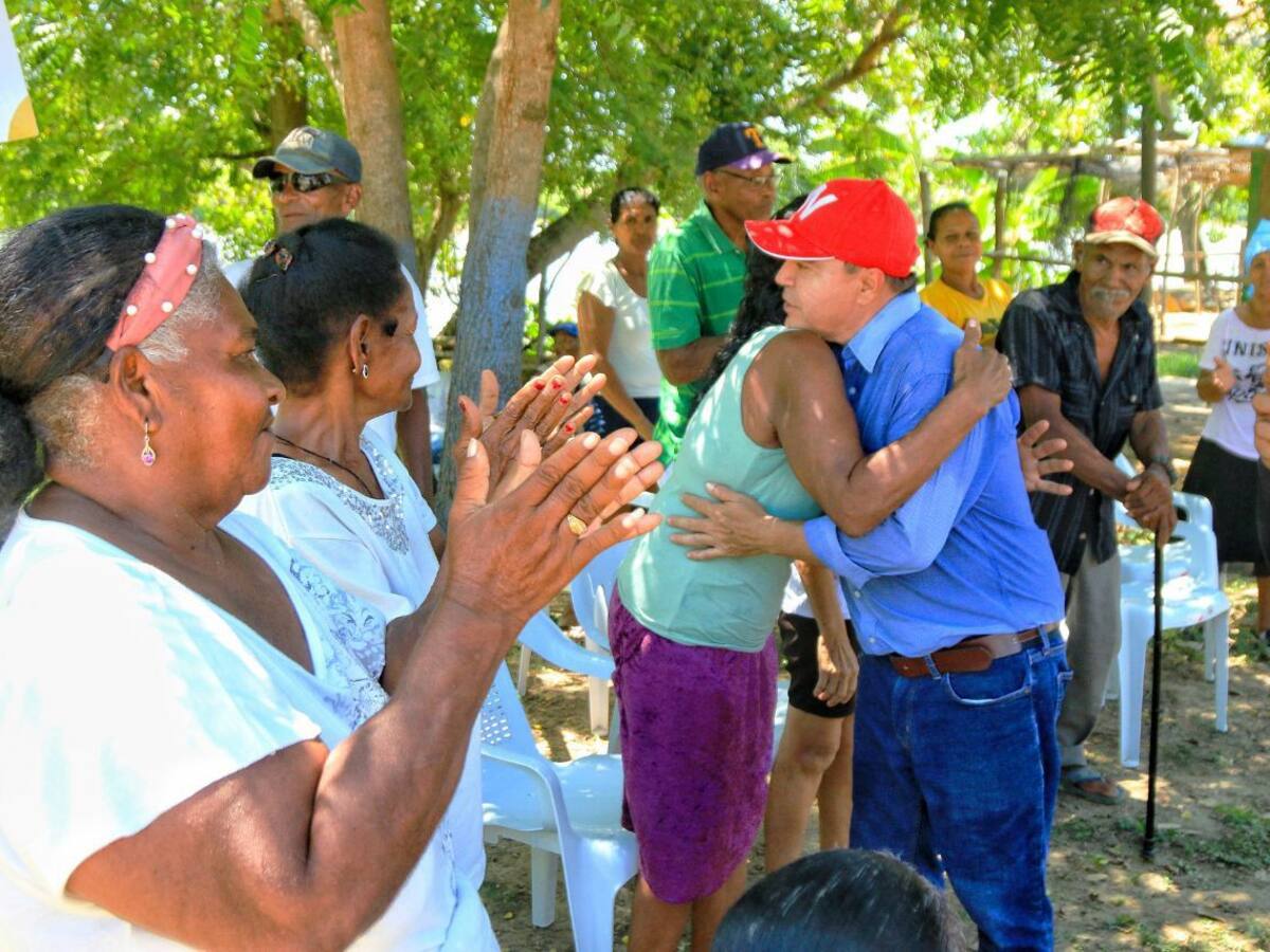 William García visitó vereda El Recreo y sigue en campaña