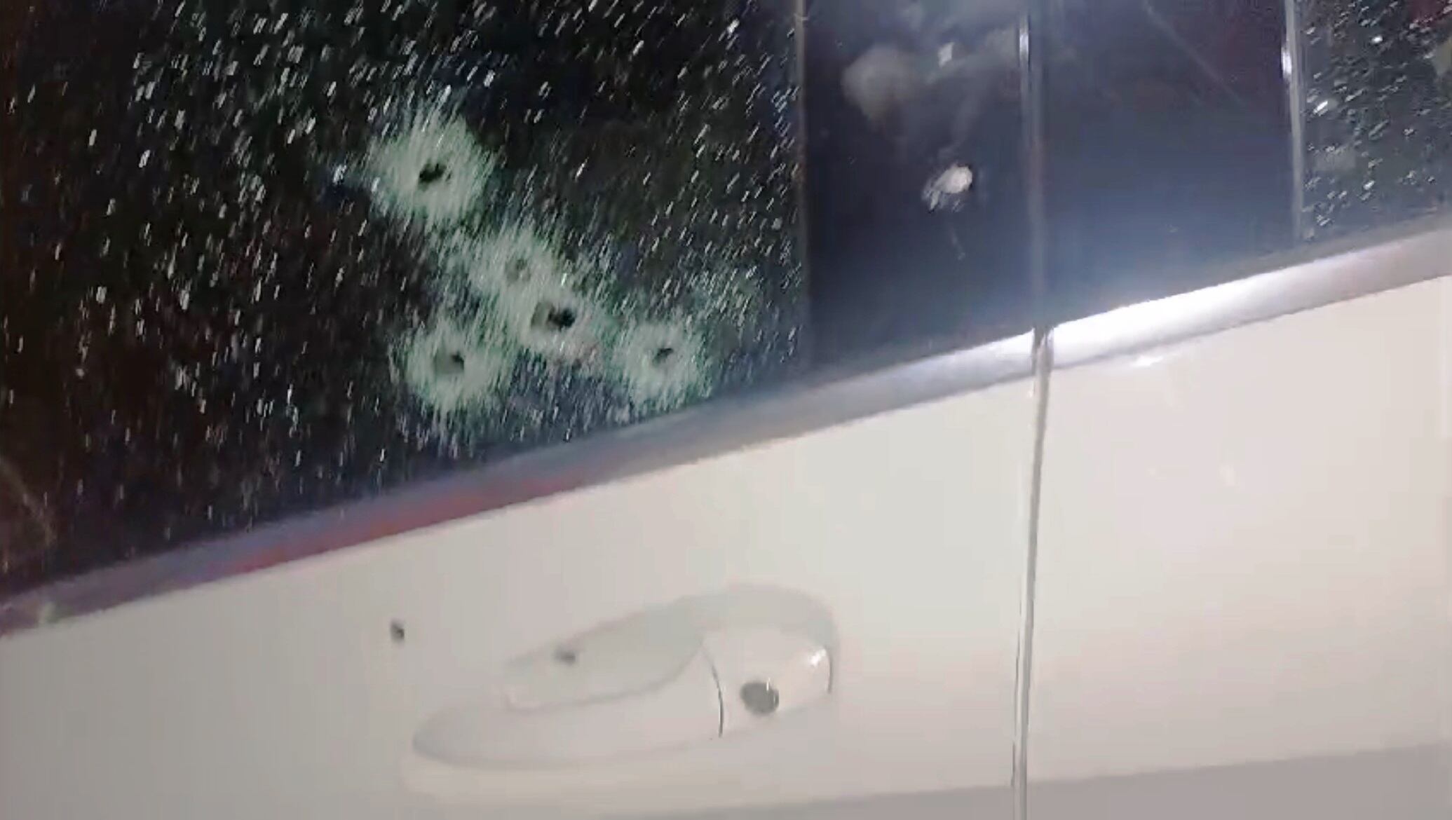 Sicarios asesinaron de varios disparos a empresario dentro de su vehículo en el corredor de carga