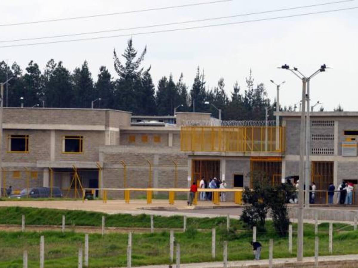 Ordenan al INPEC retirar bloqueadores de señal de celular de la cárcel de Cómbita en Boyacá