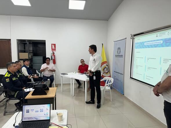 Autoridades electorales y del Ministerio Público durante el sorteo de jurados de votación en la Registraduría Especial de Neiva.
