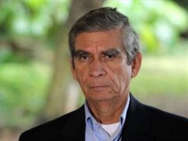 Farc deberán entregar armas y convertirse en un partido político: Gral Mora