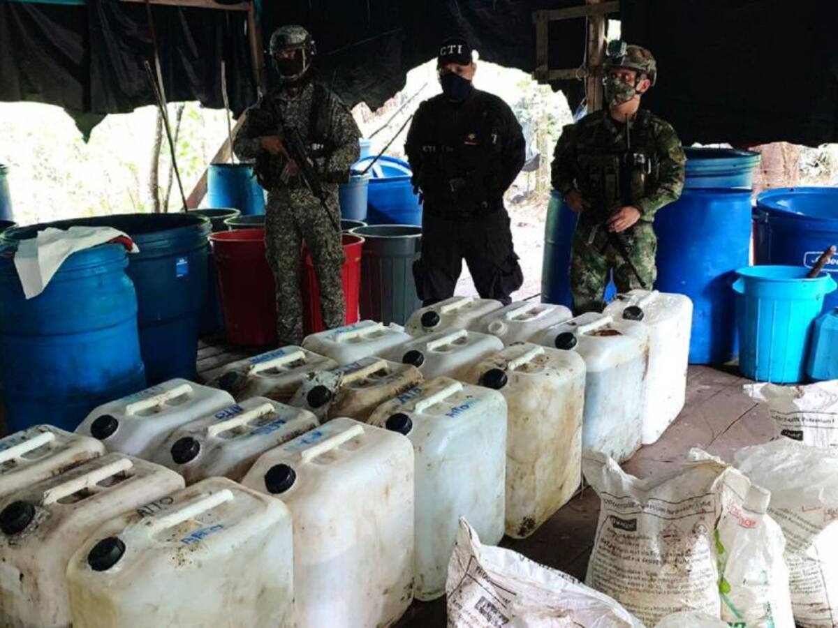 Destruyen laboratorio con tonelada de cocaína lista para salir al exterior