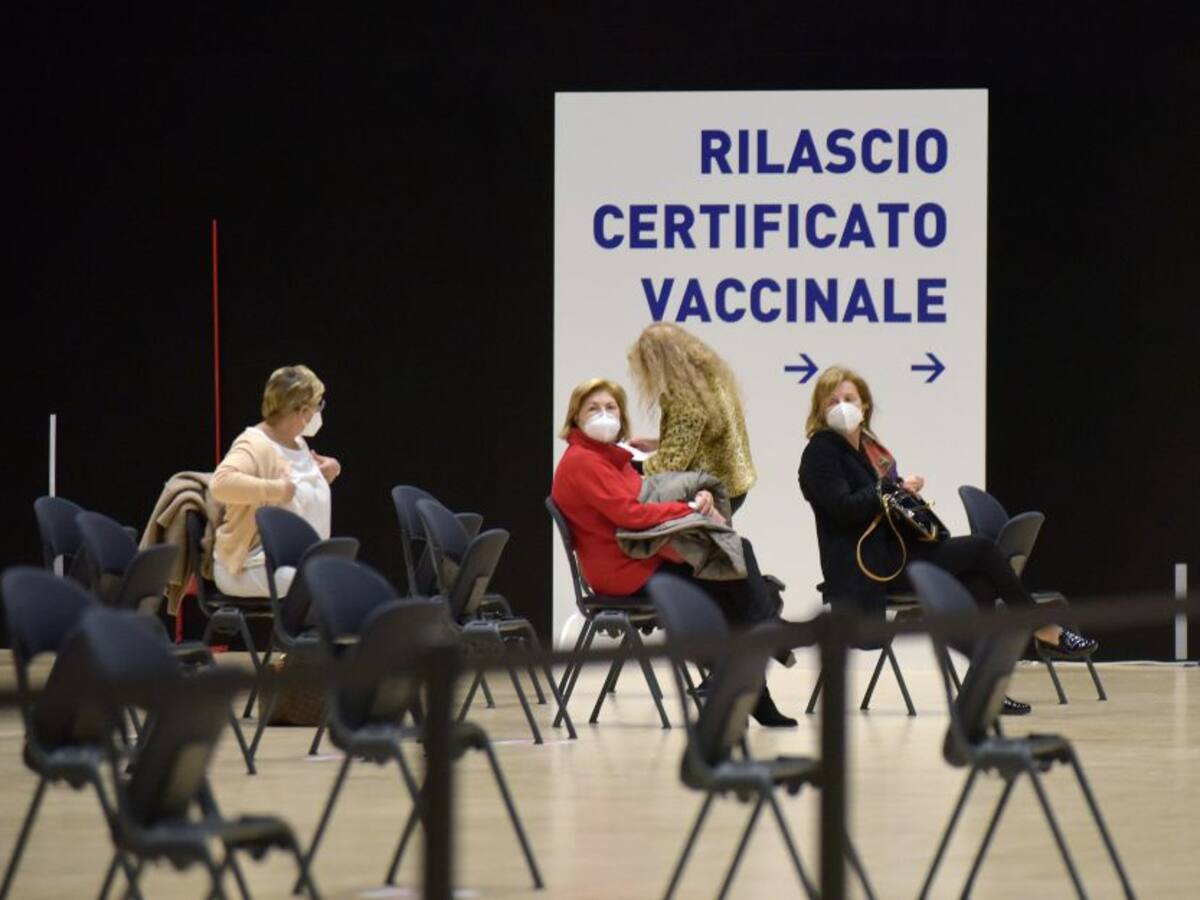 Italia, primer país en bloquear exportación de vacunas con mecanismo de UE