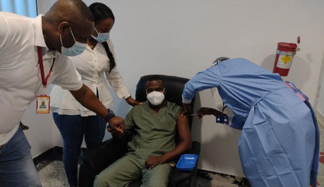 Inicio de la jornada de vacunación contra el COVID-19