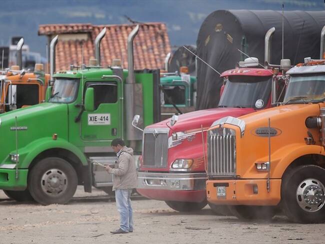 Según la Unión Colombiana de Transportadores, los problemas de chatarrización y matriculación de vehículos de carga se mantienen al orden del día en el país. Foto: Colprensa