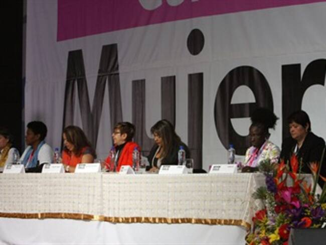 Mujeres piden participación en los diálogos de paz