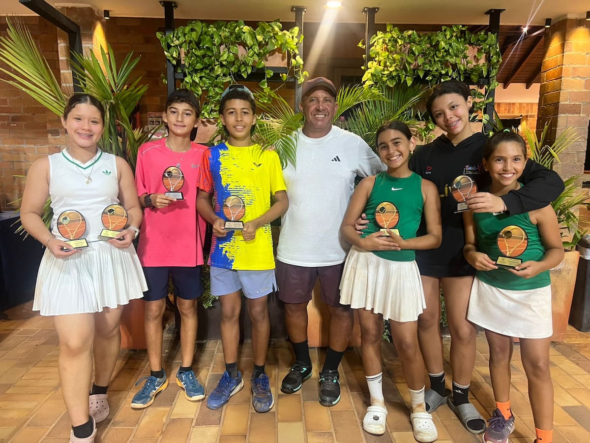 Tenistas de Bolívar logran una brillante cosecha de títulos en los torneos nacionales