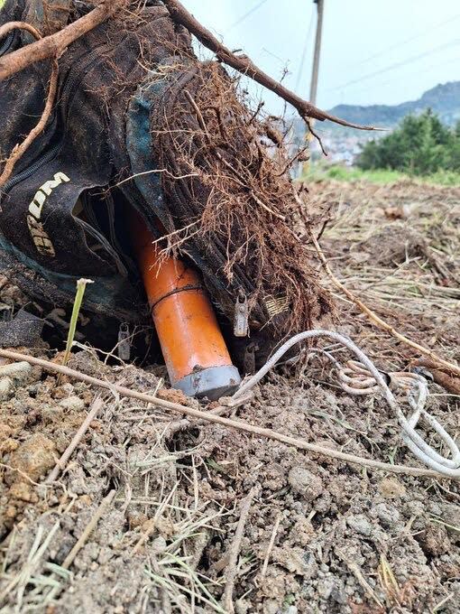 Maleta con explosivos hallada en zona urbana de Yarumal, Antioquia. Foto: Denuncias Antioquia.