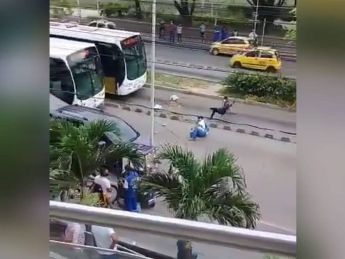 Bloquearon Transmetro exigiendo atención de EPS