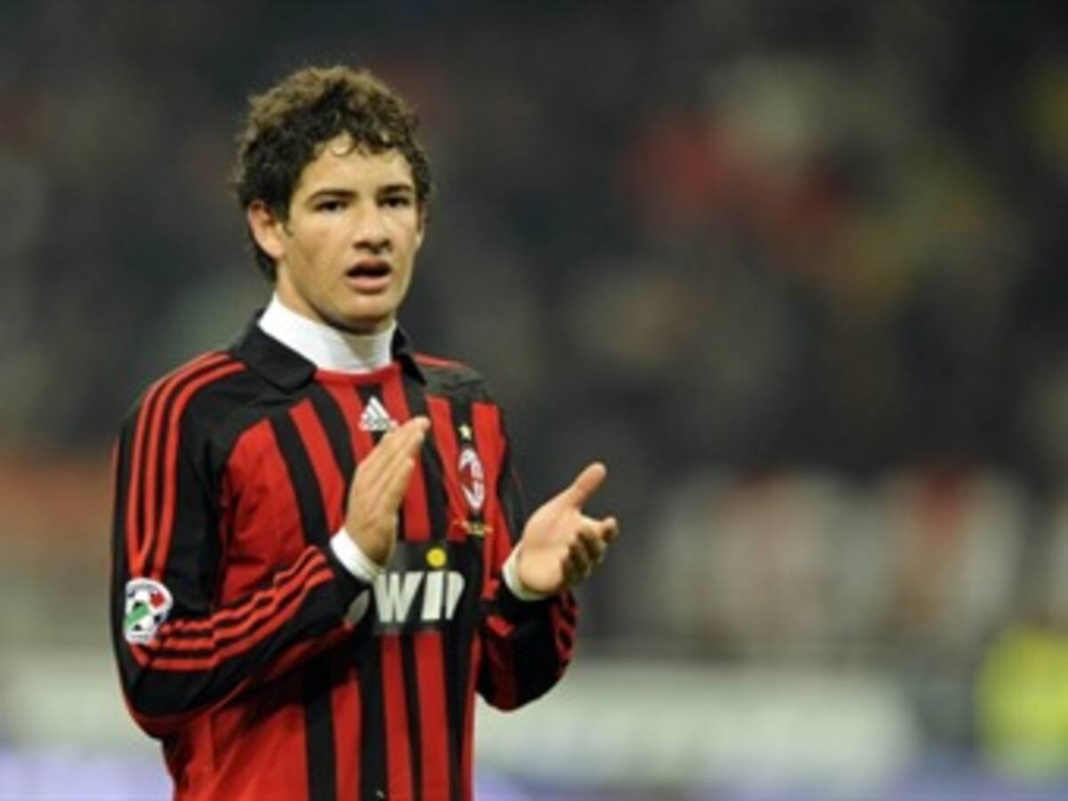 El brasileño Pato se perderá la Copa América
