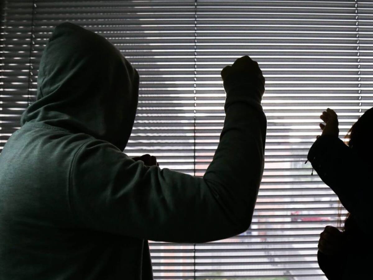 Una joven fue agredida por su padre con un cuchillo