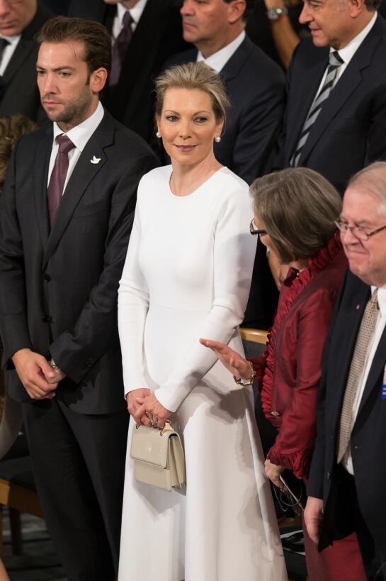 Tutina de Santos en recibimiento del Premio Noveln