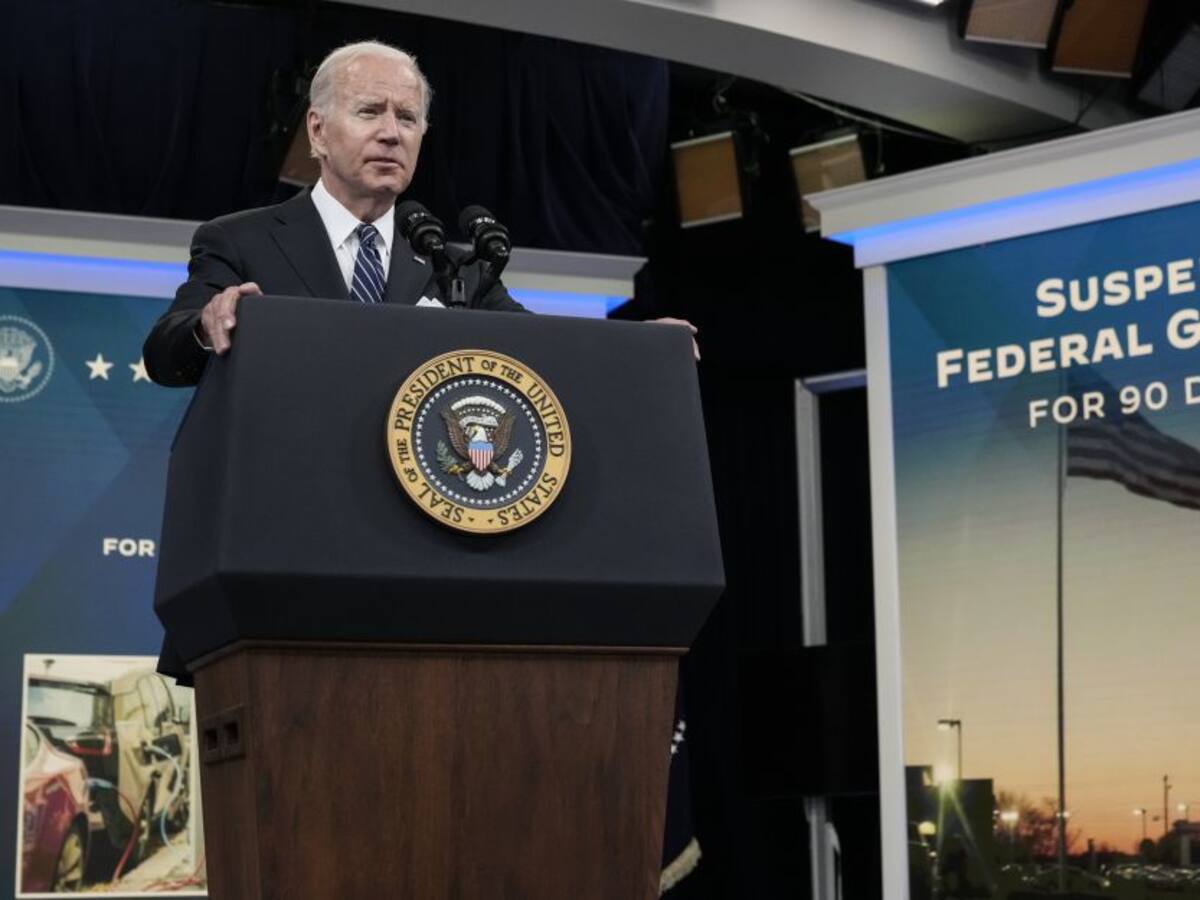 Biden pide al Congreso "vacaciones fiscales" a gasolina para reducir precio