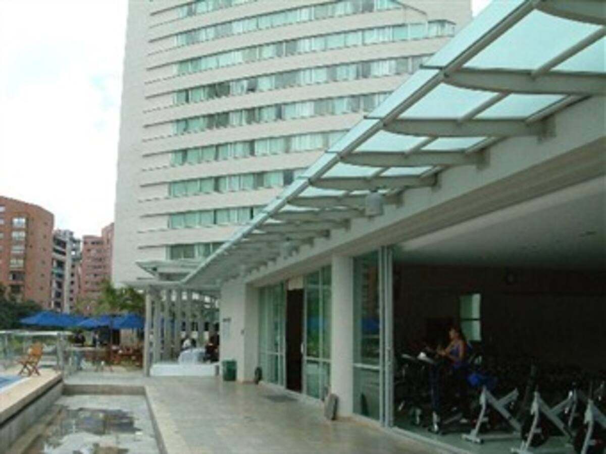 Hotel San Fernando Plaza responde por el robo a jugadores del Sevilla