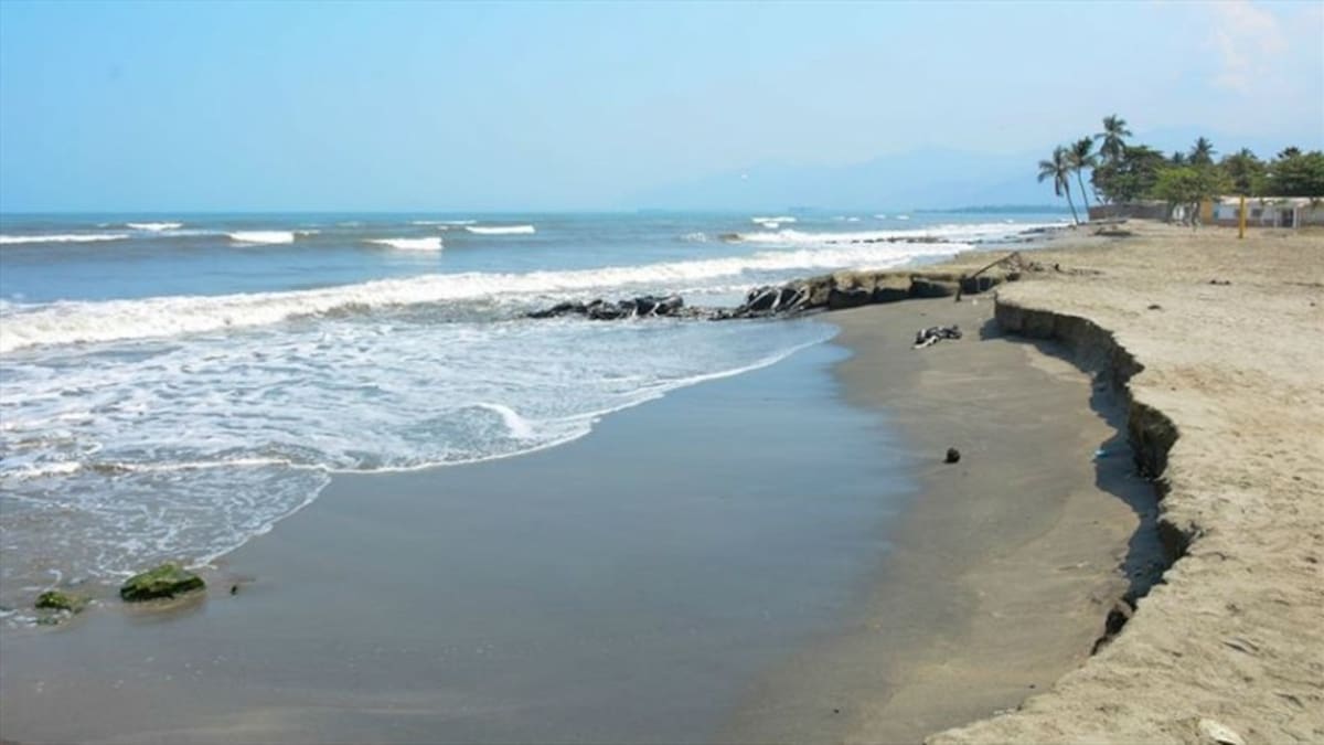 Fuerte erosión costera afecta a comerciantes en Puerto Colombia