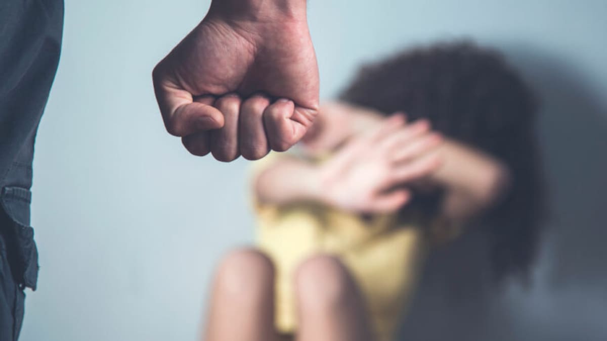 Un menor de dos años fue hospitalizado por golpes y quemaduras en su cuerpo