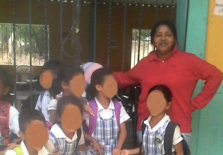 Manipuladoras cierran restaurante en colegio de Pedraza, Magdalena, por falta de pagos. /FOTO CENIT RIVERA