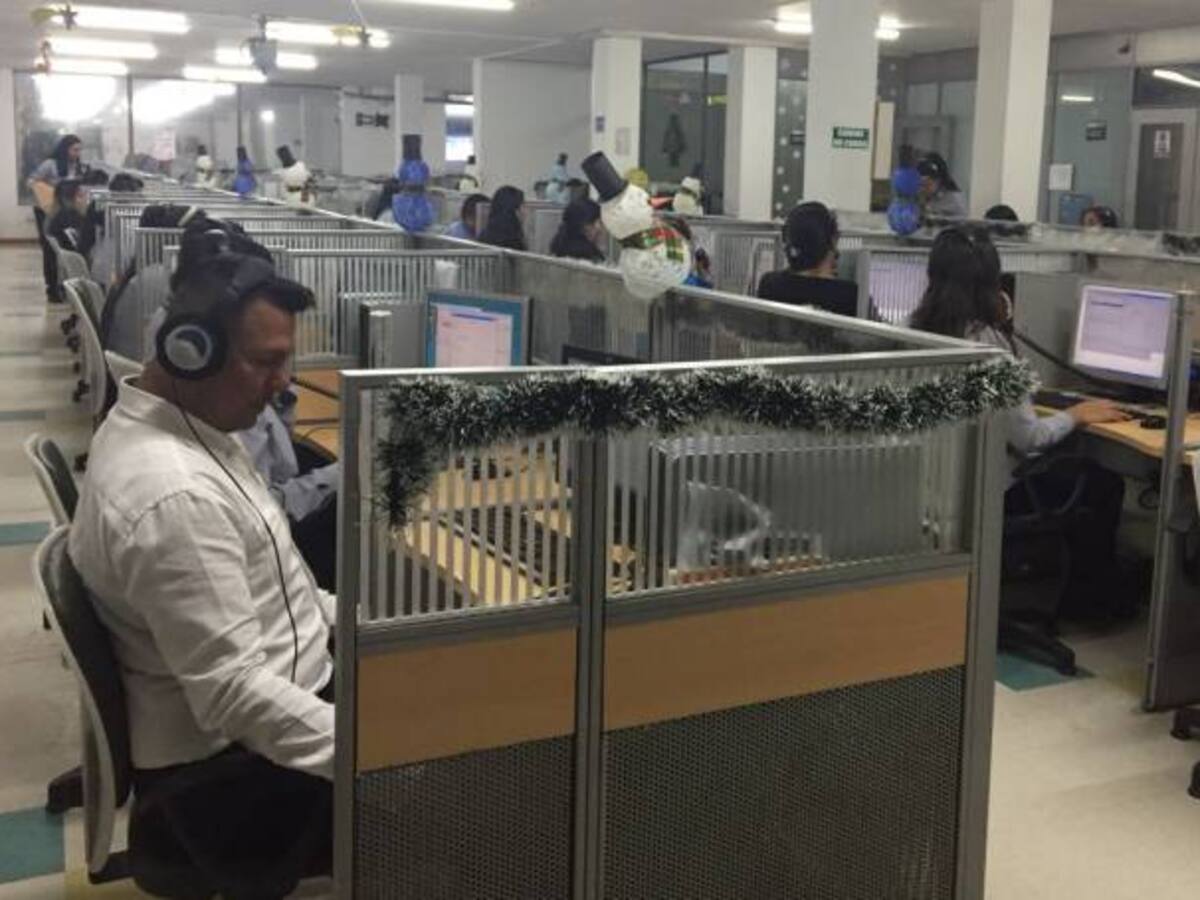 Caracol Radio en los zapatos de una operadora de Call Center de taxis