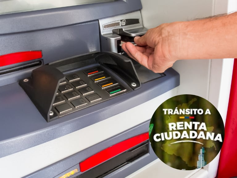 Cuánto cobran por hacer el retiro de Tránsito a Renta Ciudadana en cajero automático - Getty Images y Colprensa