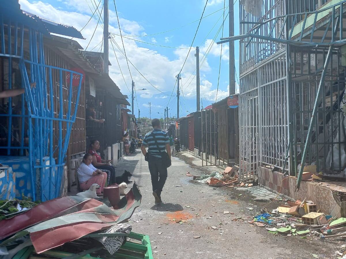 Damnificados por explosión en Las Colinas de Armenia claman por ayudas