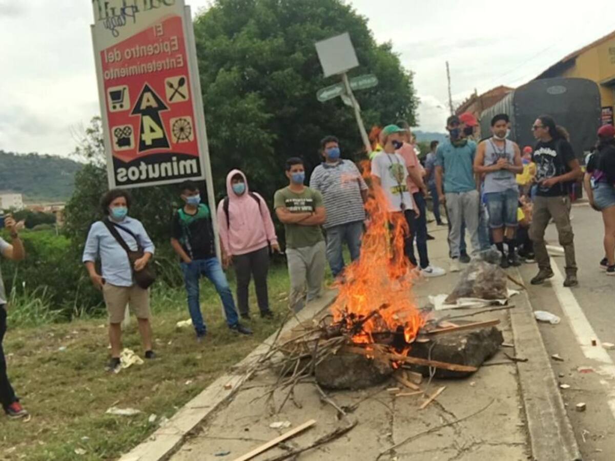 VIDEO: Bloqueada la vía hacia Bogotá por paro nacional