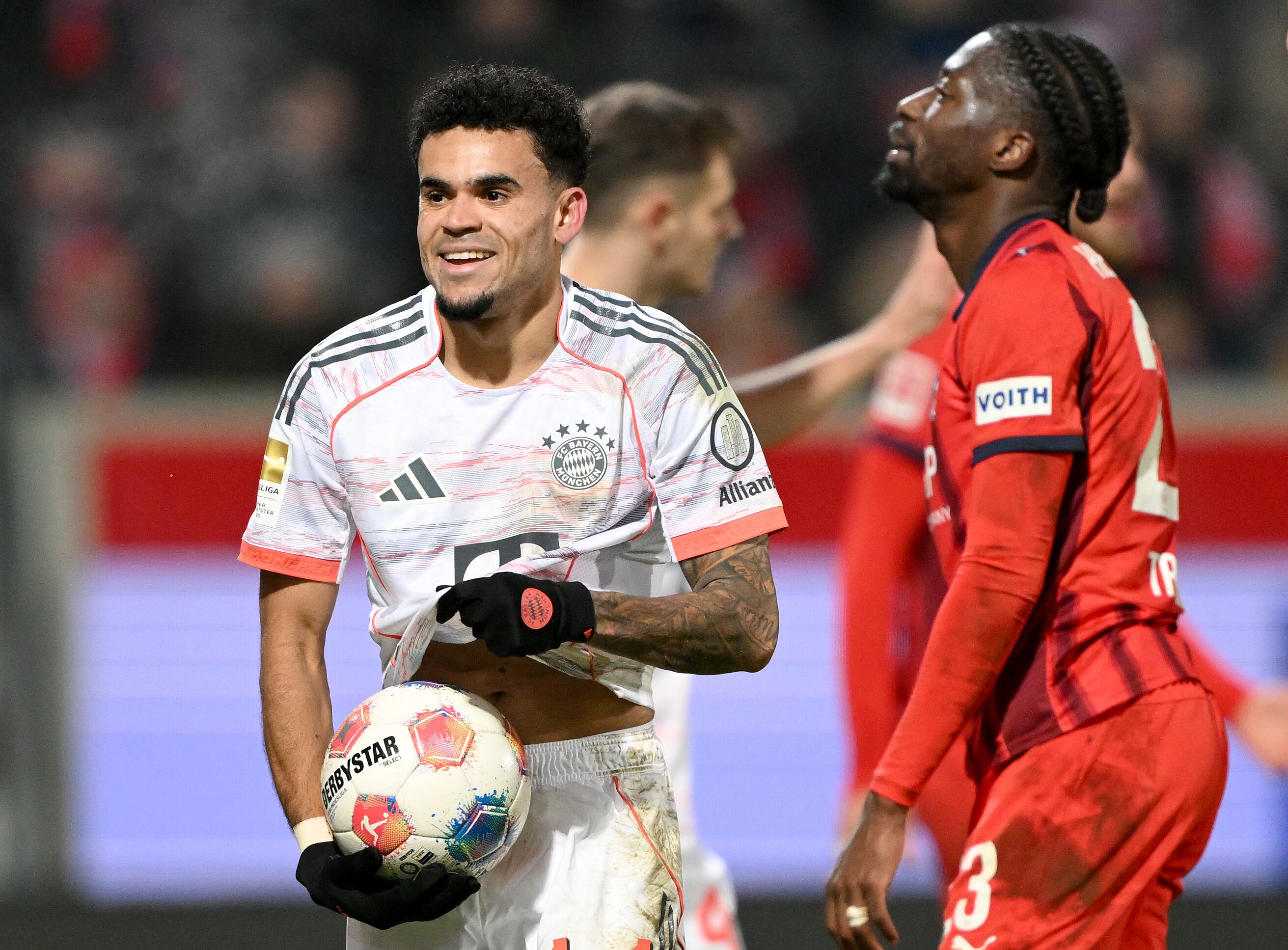 Luis Díaz jugador de Bayern Múnich celebrando su gol ante Heidenheim en la Bundesliga 2025-26 / Getty Images