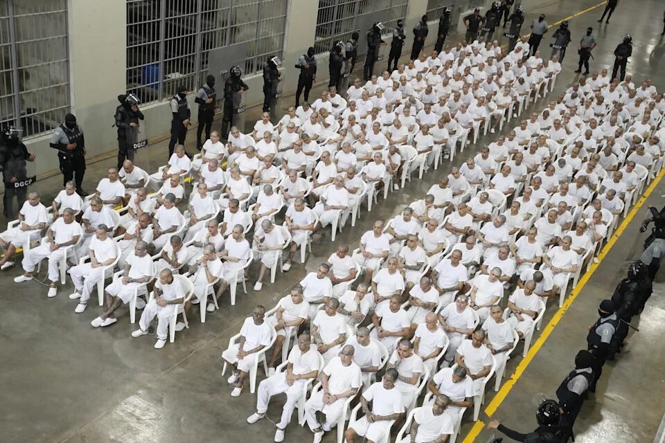 El inédito megajuicio contra más de 400 presuntos pandilleros avanza en El Salvador