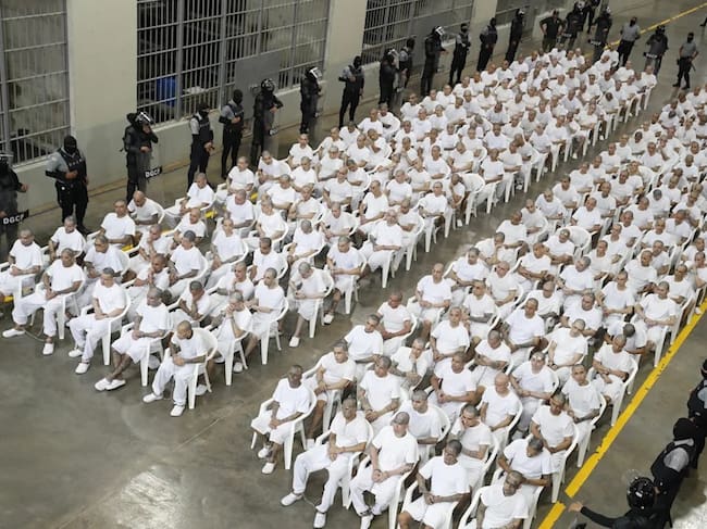 El inédito megajuicio contra más de 400 presuntos pandilleros avanza en El Salvador